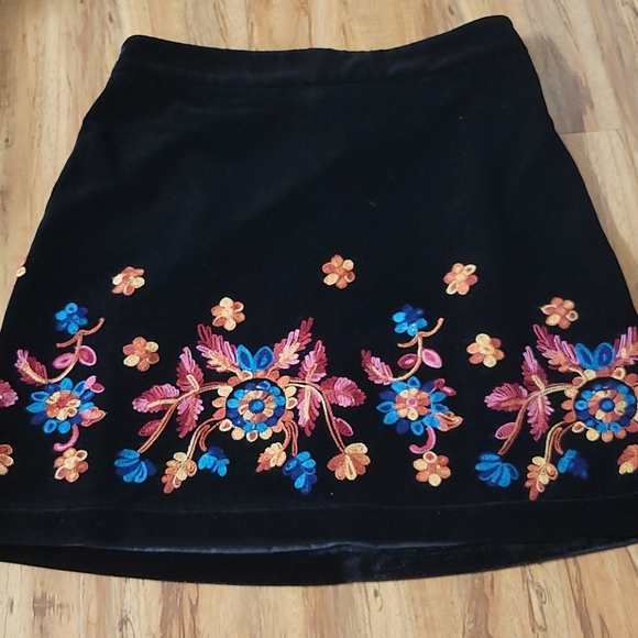 Zara Dresses & Skirts - Zara Black Velvet Embroided Floral Skirt Size XS